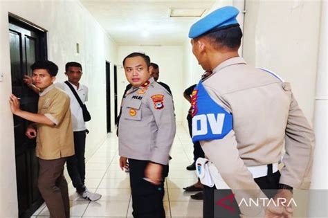 mesum di hotel|13 Pasangan Mesum Digerebek saat Indehoi di Hotel